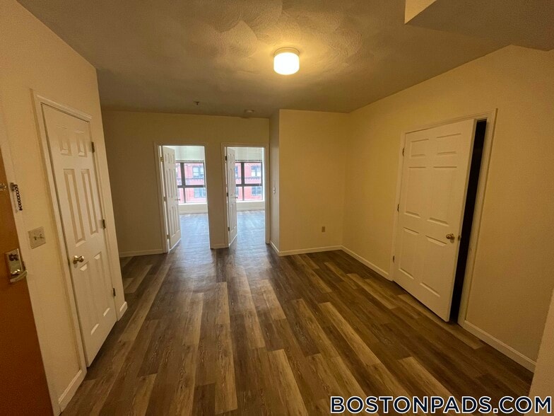 Building Photo - 81 Essex St