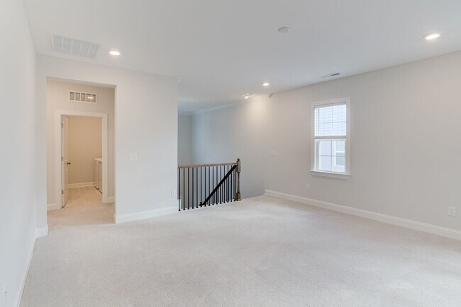 Building Photo - Light & Bright 4BR 3BA house in Tryon, Wak...