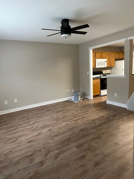 Building Photo - 111B Laura Ln