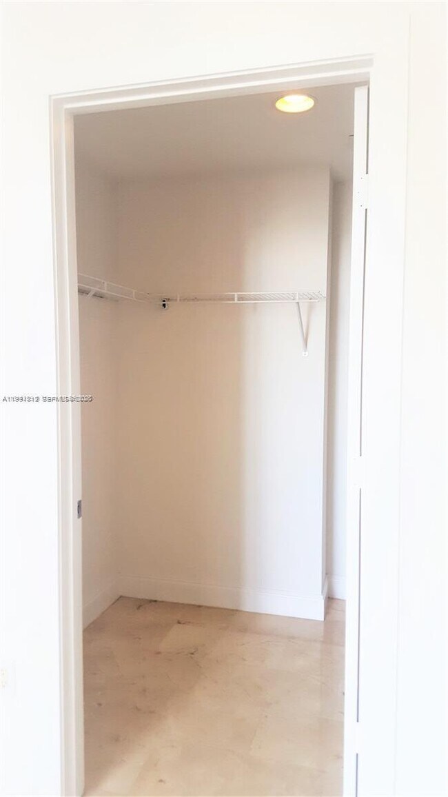 Building Photo - 1060 Brickell Ave