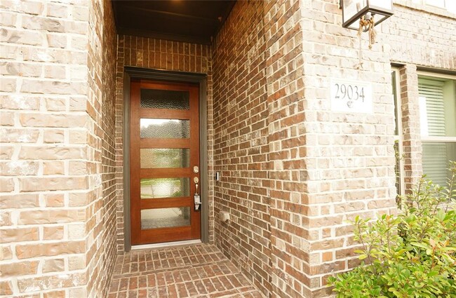 Building Photo - 29034 Canyon Oak Dr