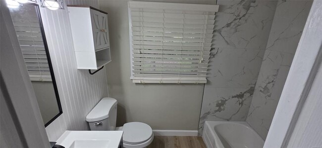 Building Photo - 245 Forest Hills Dr