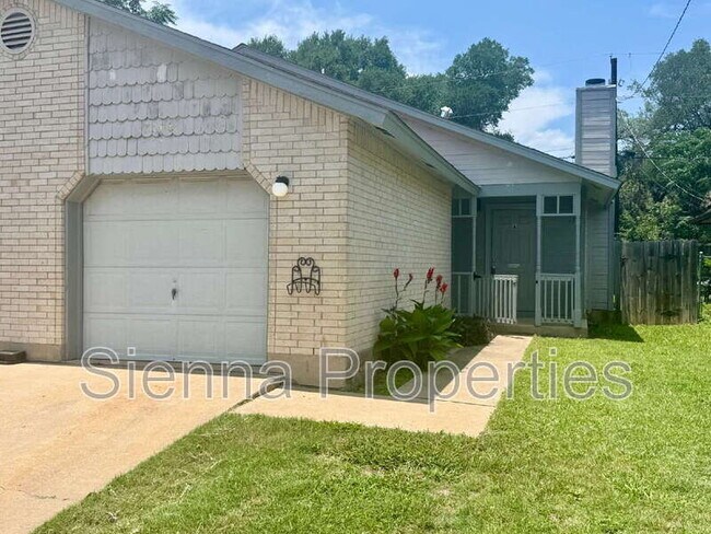 Primary Photo - 7208 Lilac Ln
