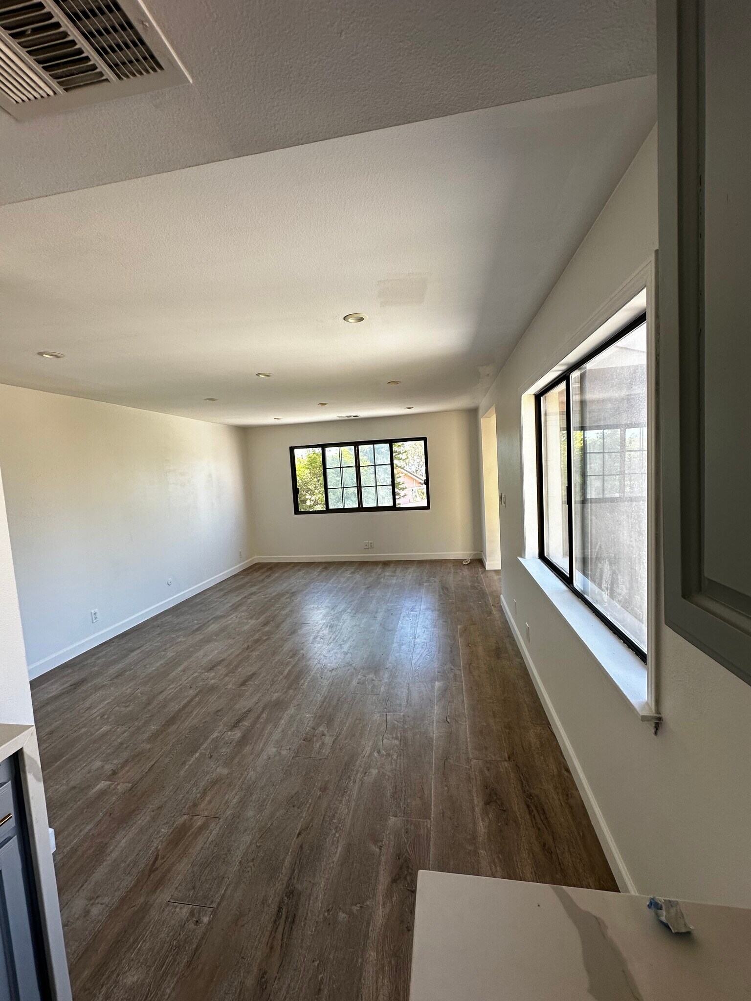 Extra Large Living Room - 8532 Vine Valley Dr