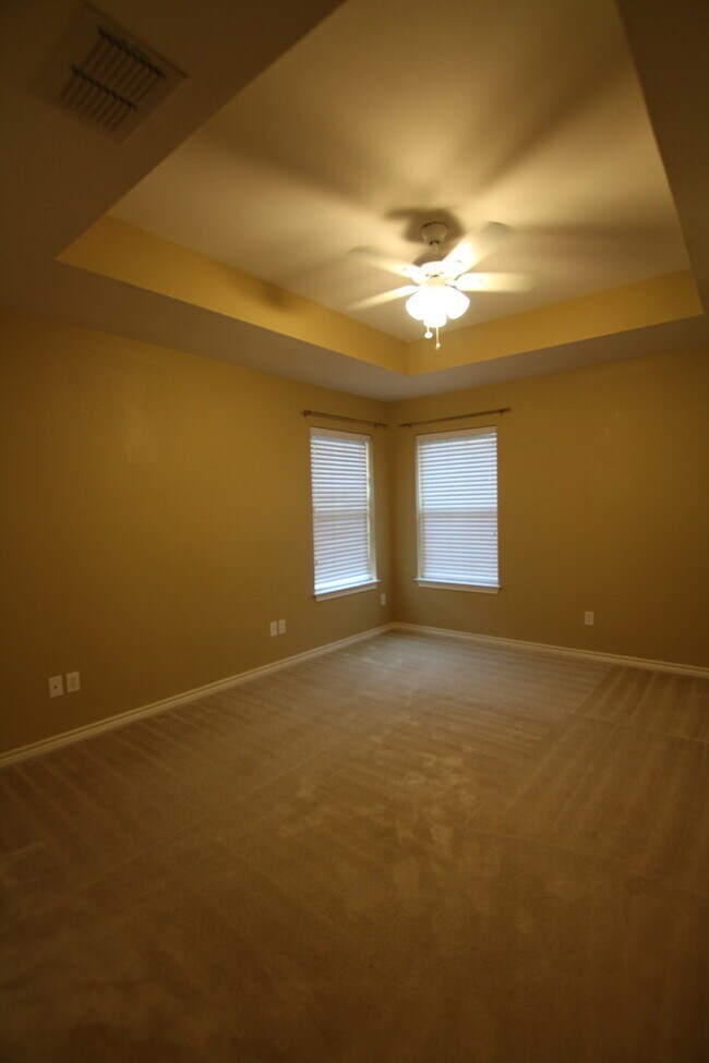 Building Photo - Lease Takeover Opportunity Available! 3 Bedroom Home in Flint!