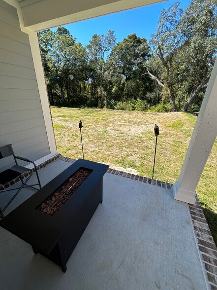 Building Photo - 5991 Born Dr