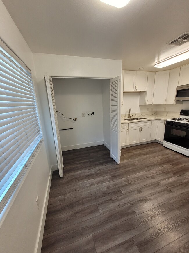 Building Photo - 25207 Frampton Ave