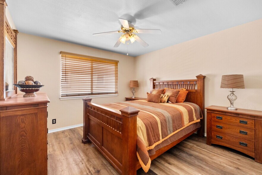 Building Photo - 12211 Hart Crest