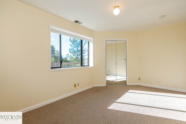 Building Photo - Oceanview Mountain Retreat Home On 3+ Acres