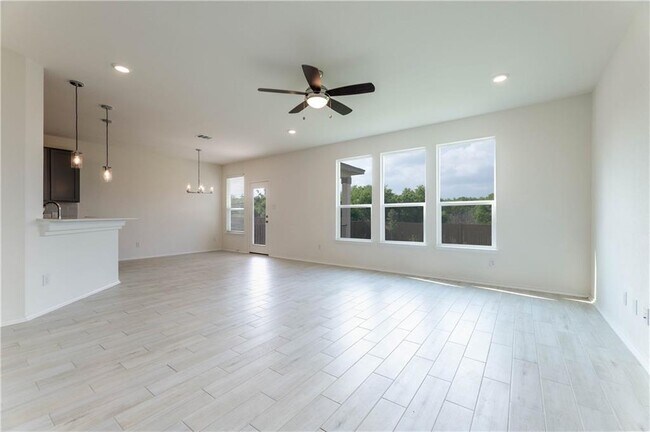 Building Photo - 316 Los Cobos Ln