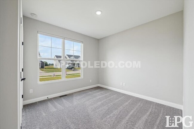 Building Photo - 1038 Stoneleigh Rd