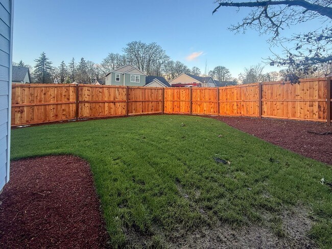 Building Photo - 505-507 NW Hillcrest Dr