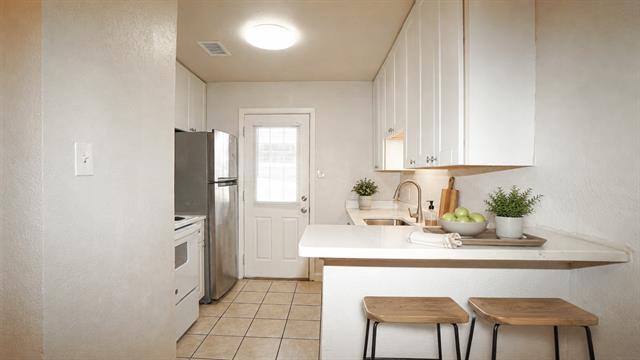 Building Photo - 5638 Marina Dr