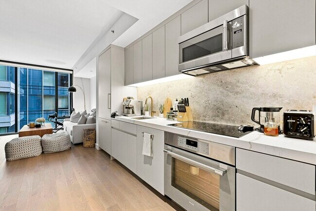 Building Photo - 55 Lagrange St