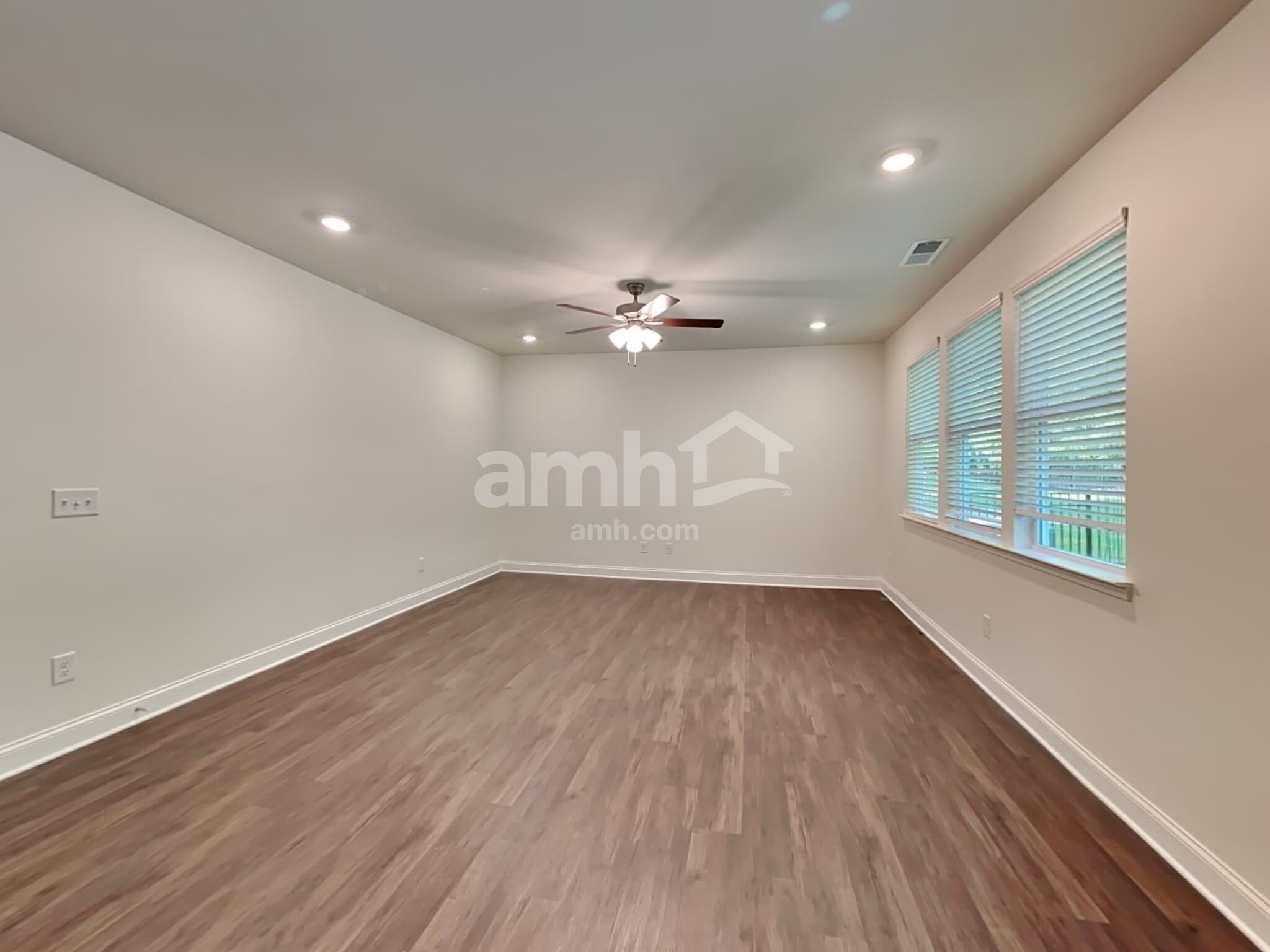 Building Photo - 669 Carnaby Ln