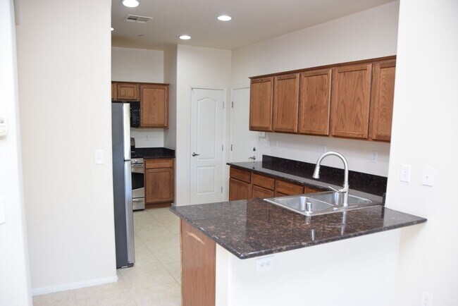 Building Photo - HENDERSON UPGRADED 4 BEDROOM HOME