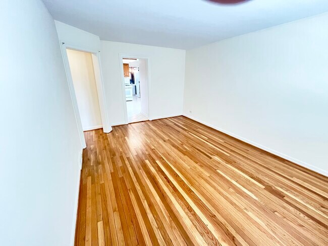 Building Photo - 1310 Wilmette Ave