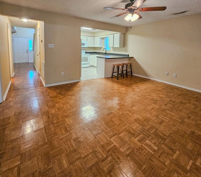 Building Photo - Knoxville 37934 - 3 bed 2.5 bath Condo - Contact Ryan Fogarty 865-333-4840