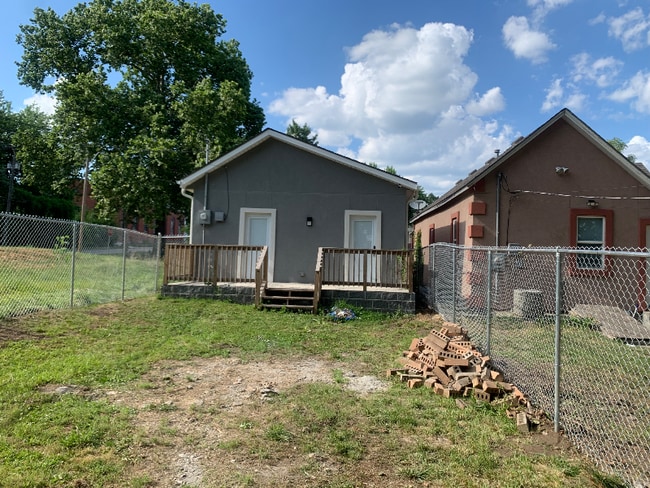 Building Photo - 3807 E 12 Terrace
