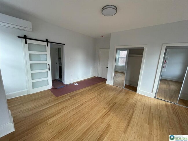 Building Photo - 701 Main St