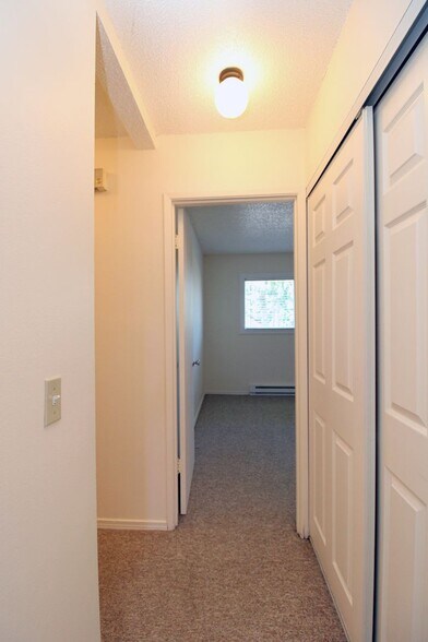 Building Photo - 6214 SE 51st Ave