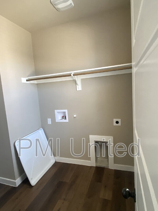 Building Photo - 655 Harvest Moon Dr
