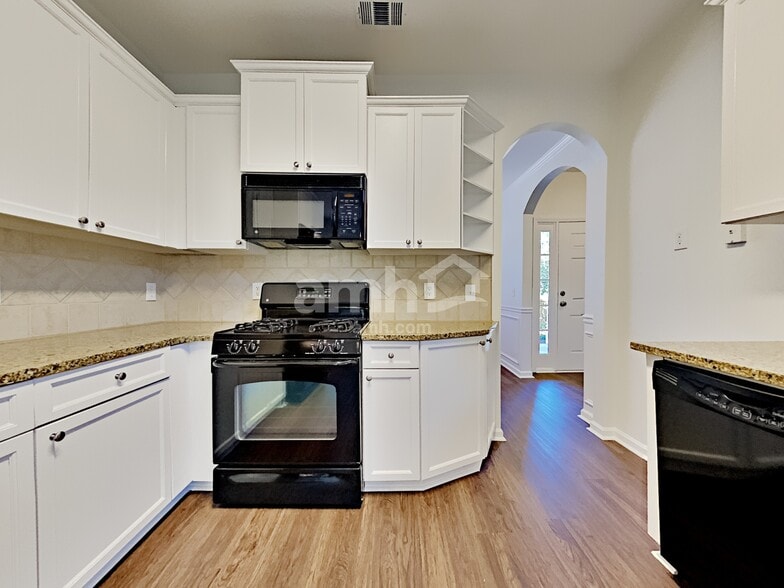 Building Photo - 488 Lincolnwood Ln