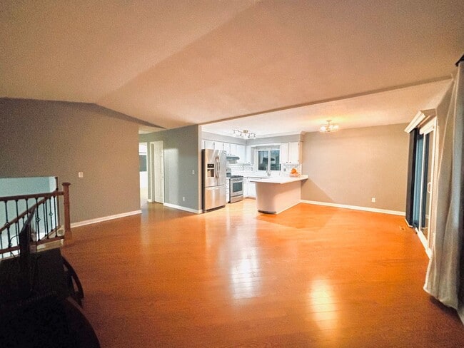 Building Photo - Hidden Gem!  4bed 2bath Single Family Home in Maple Grove, Featuring a Fenced in Back Yard