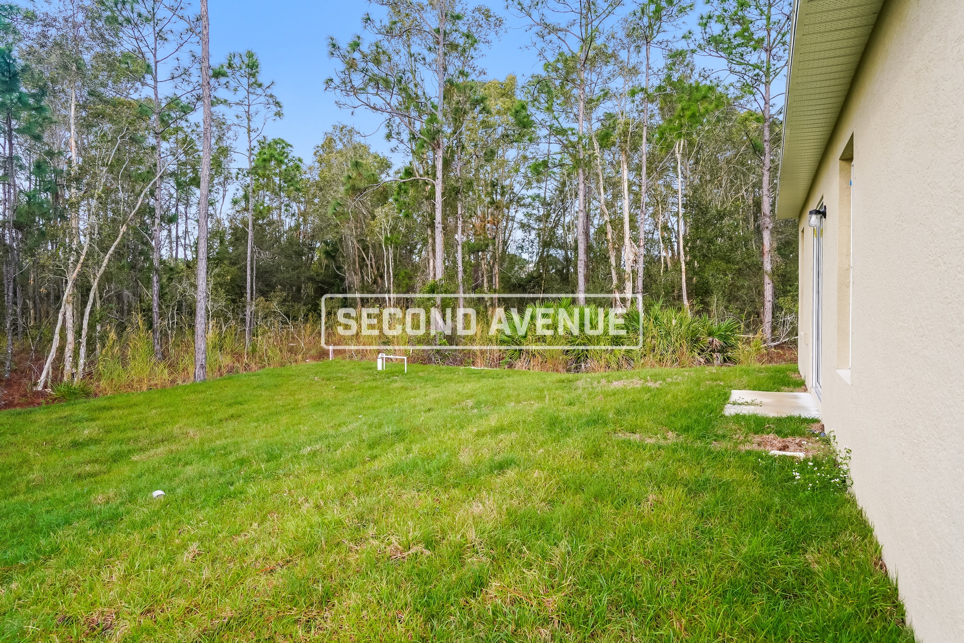 Building Photo - 954 Pilgrim St E