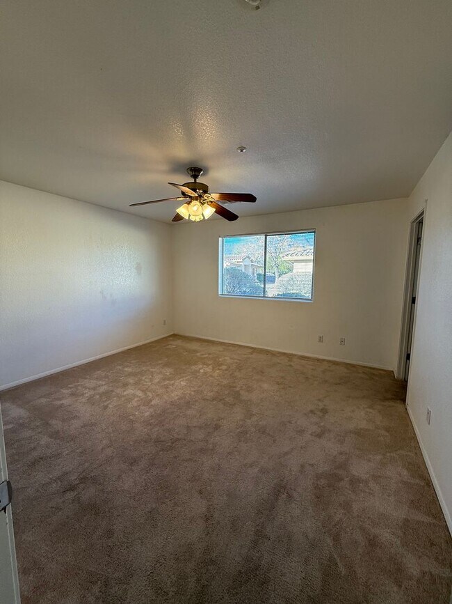 Building Photo - 751 Skyview Ln