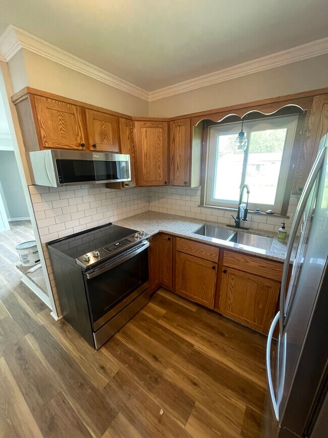 Brand new updated kitchen - 4384 Walton Plz
