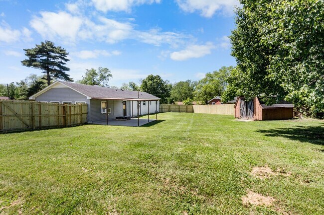 Building Photo - 3 Bedroom Pet Friendly Home For Rent!