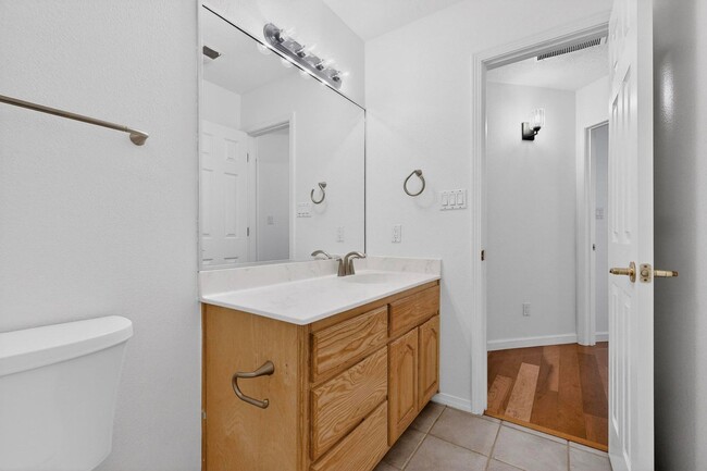 Building Photo - FOUR HILLS Executive Rental 4/5 BD 4/BA