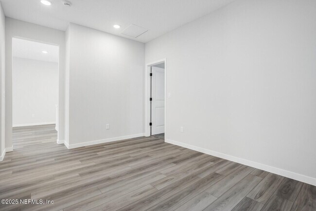 Building Photo - 95999 Surrey Pl