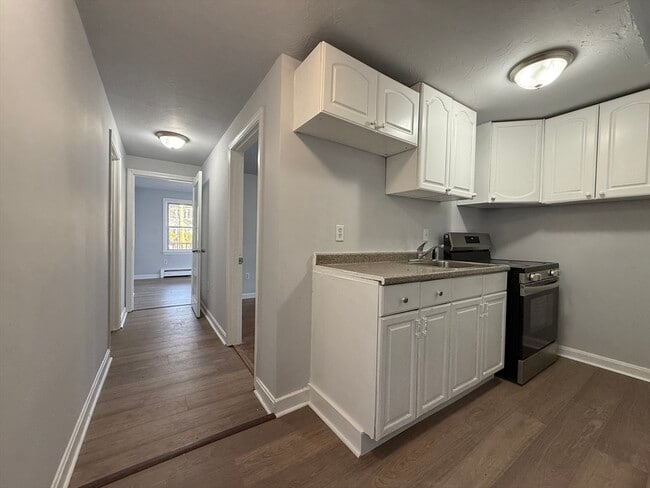 Building Photo - 30 Sanger St