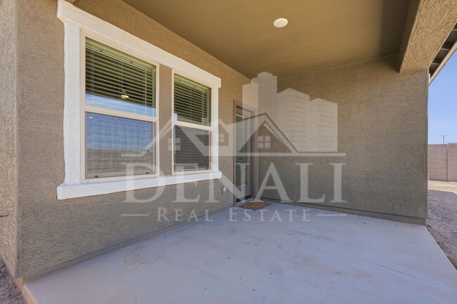 Building Photo - 10941 N 165th Ave