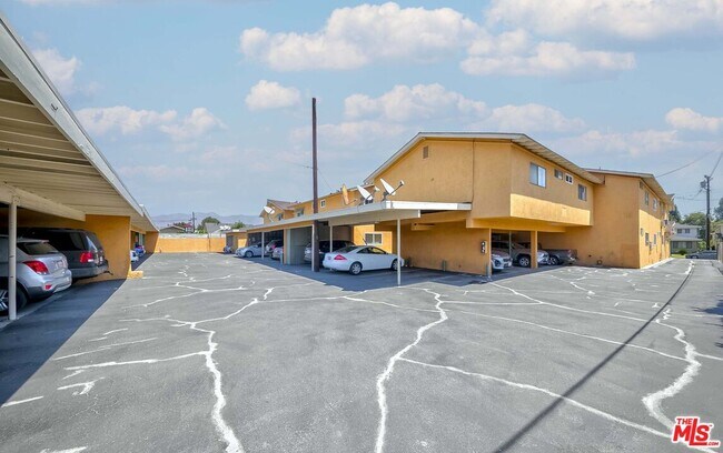 Building Photo - 711 S Sierra Vista Ave