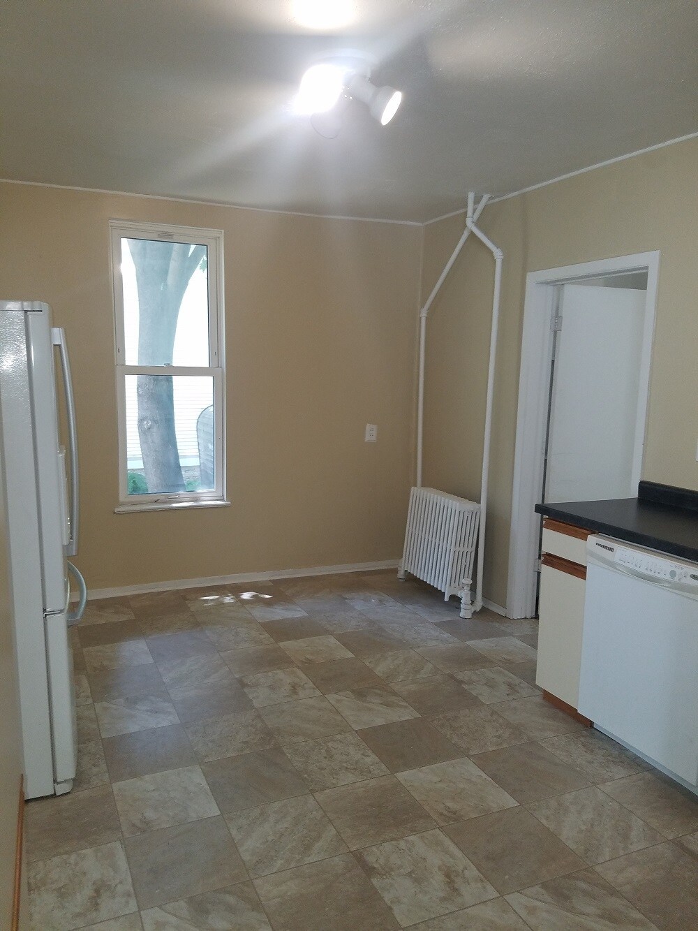 Kitchen1 - 409 Wheeler N St
