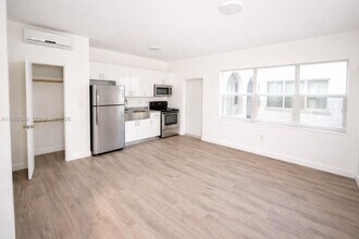 Building Photo - 402 NW 12th Ave