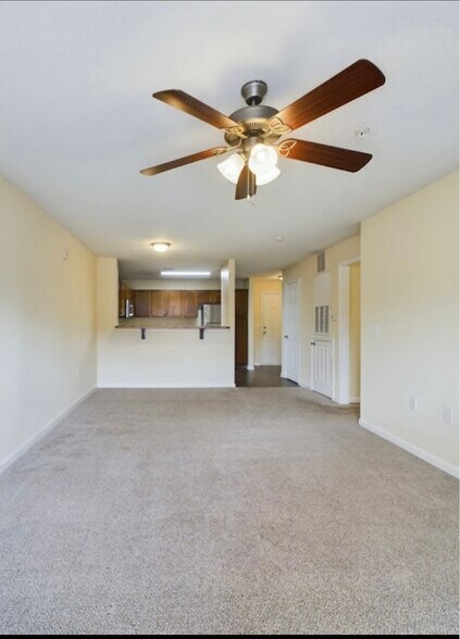 Building Photo - 3041 Stone Carriage Cir