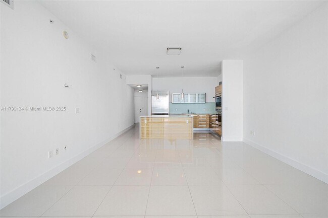 Building Photo - 2020 N Bayshore Dr