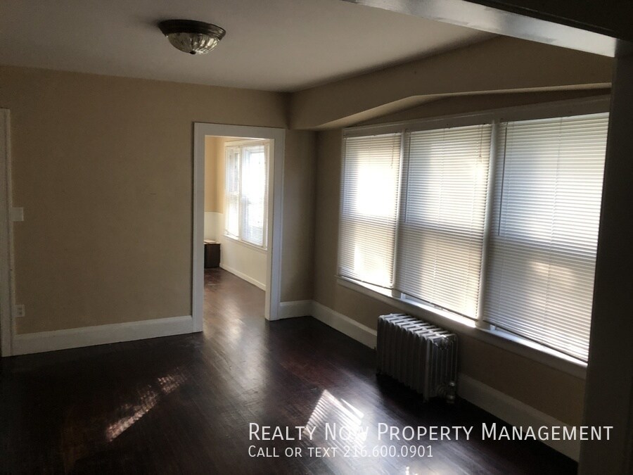 Building Photo - 1499 Maple Rd