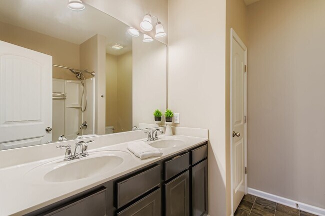 Building Photo - 2520 River Trail Dr