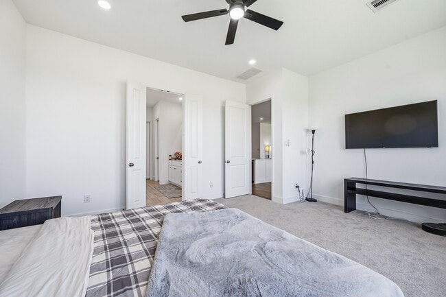 Building Photo - 31051 Sun Vly Dr