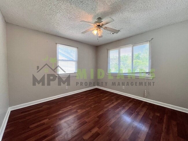 Building Photo - 4921 Dale Dr