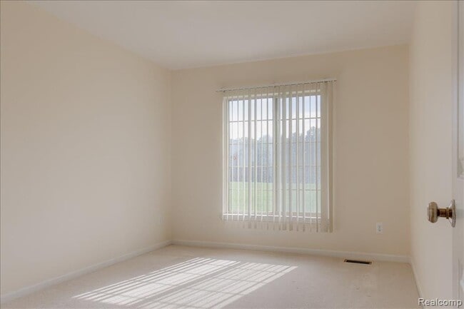 Building Photo - 45898 Grant Ct