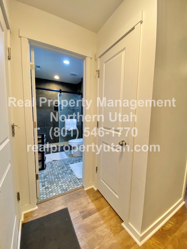Building Photo - 3 Bed 3.5 Bath Layton Townhome Coming Soon!