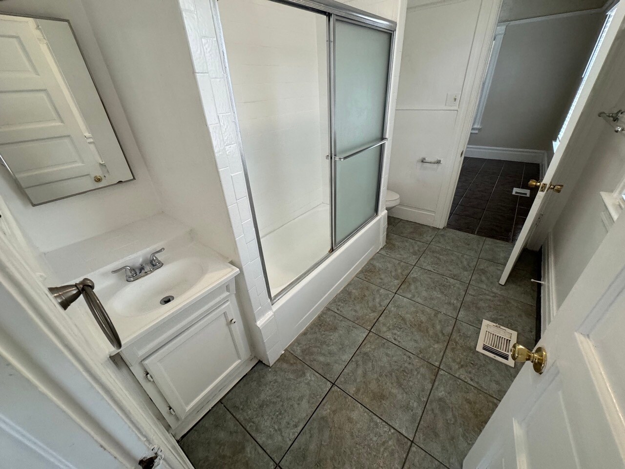 Building Photo - 1124 W 37th Pl