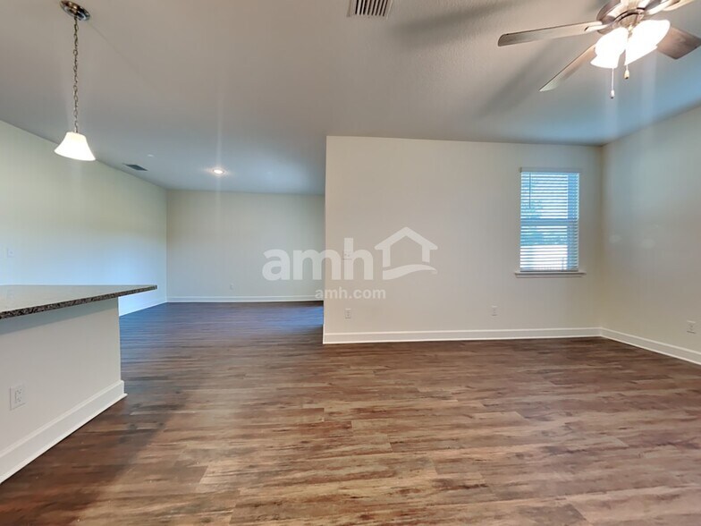 Building Photo - 1016 Tan Tara Trl
