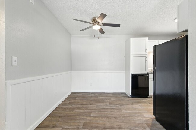 Building Photo - 1 Bedroom, 1 Easy Utility Fee — Stress-Free Living